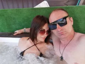 Camgirl LizyAndJohn en live webcam amateur