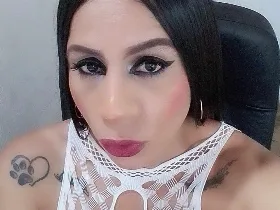 Camgirl TrayXibi en live webcam amateur