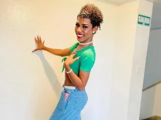 Camgirl ThiaraVarannes en live webcam amateur