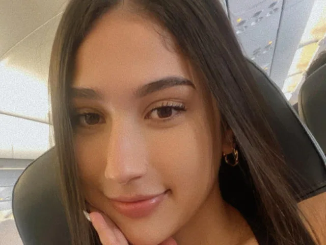 Camgirl MeganDaves en live webcam amateur