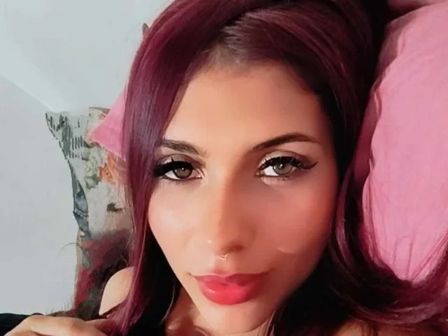 Camgirl DanikaSerov en live webcam amateur sur Mustvideos
