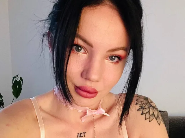 Camgirl DeliciousChrissy en live webcam amateur