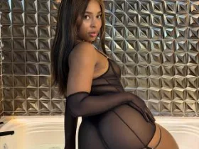 Camgirl EmmaLatin en live webcam amateur