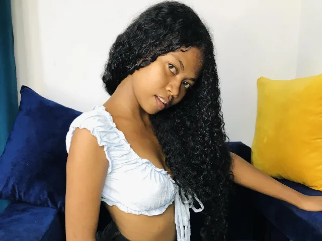 Camgirl Saloma en live webcam amateur
