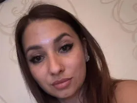 Camgirl AdelinaFan en live webcam amateur