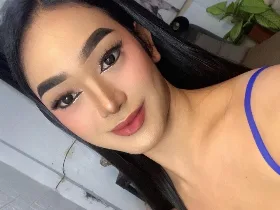 Camgirl AsianHugeCockxX en live webcam amateur