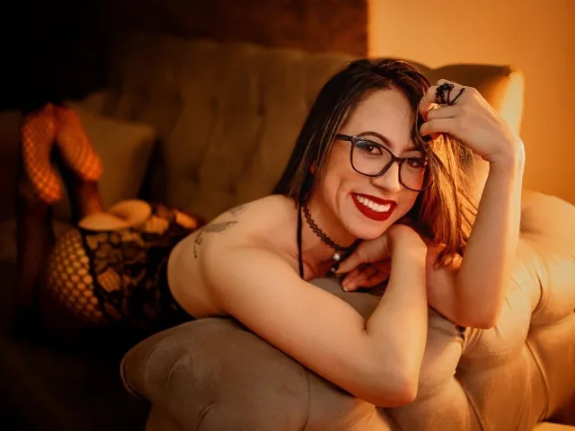 Camgirl AmaraMirage en live webcam amateur