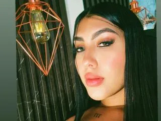 Camgirl CamelyHott en live webcam amateur