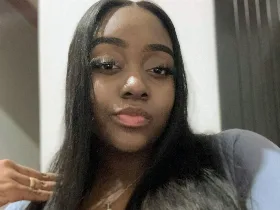 Camgirl EbonnyMichell en live webcam amateur