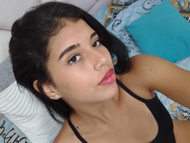 Camgirl BarelyLegel en live webcam amateur
