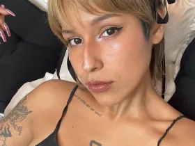 Camgirl KiaraHernandezX en live webcam amateur