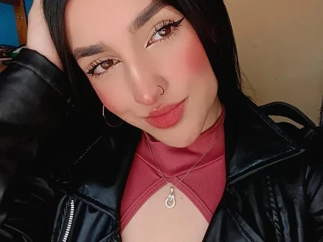 Camgirl YviTaylor en live webcam amateur