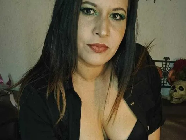 Camgirl CamilaMillf en live webcam amateur