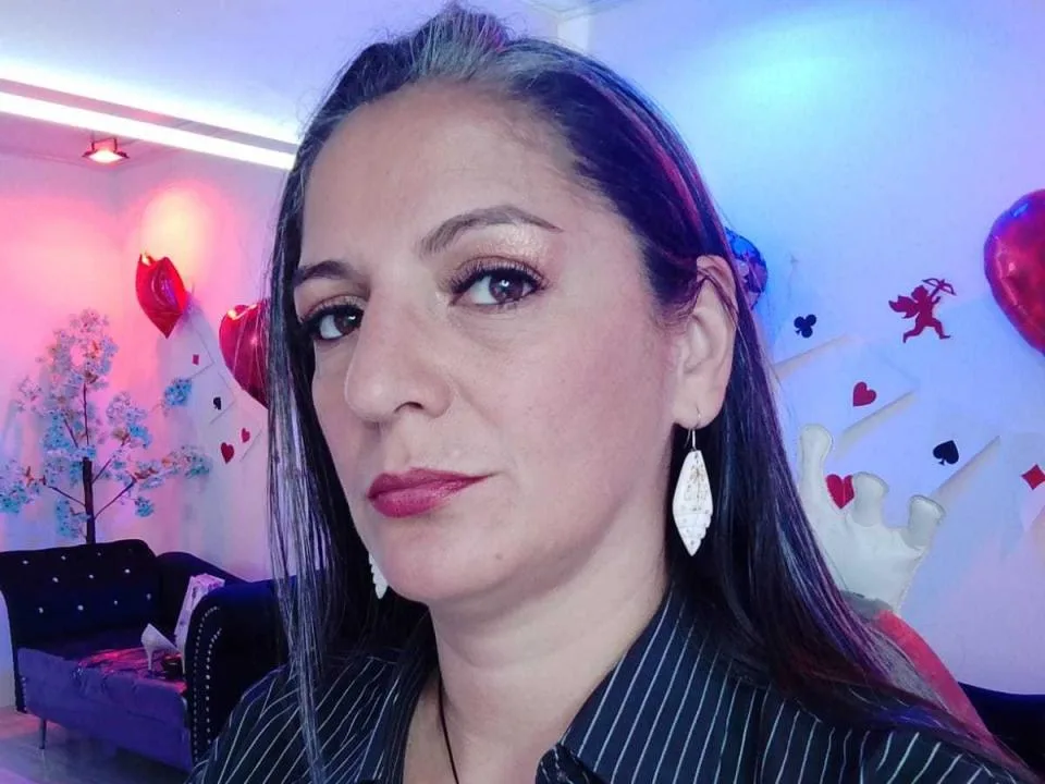 Camgirl MadameScarlett en live webcam amateur sur Mustvideos