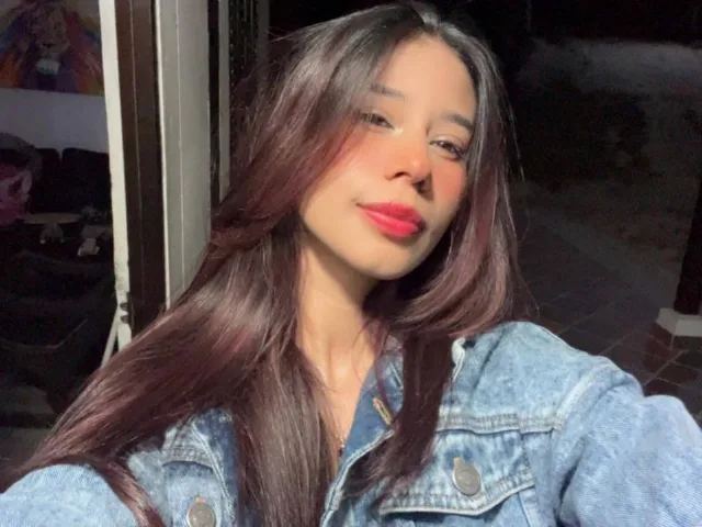 Camgirl AlessandraGoldy en live webcam amateur
