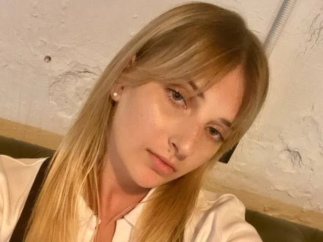Camgirl CarlaCute en live webcam amateur
