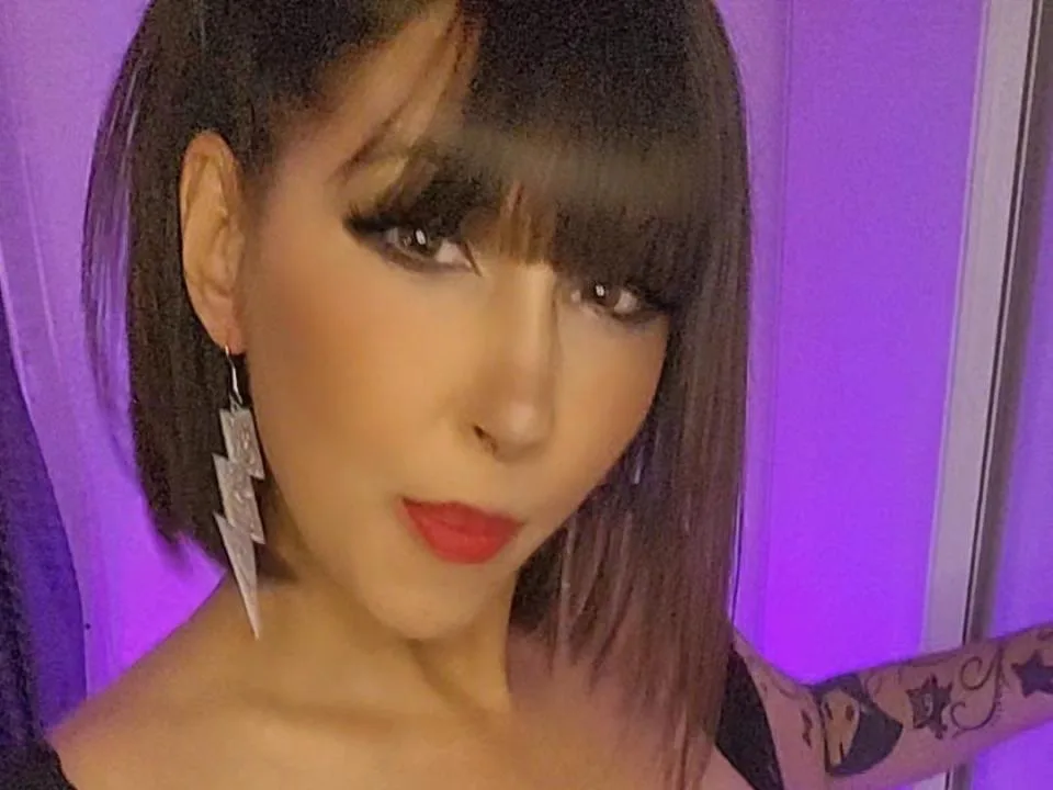 Camgirl FrenchShanna en live webcam amateur sur Mustvideos