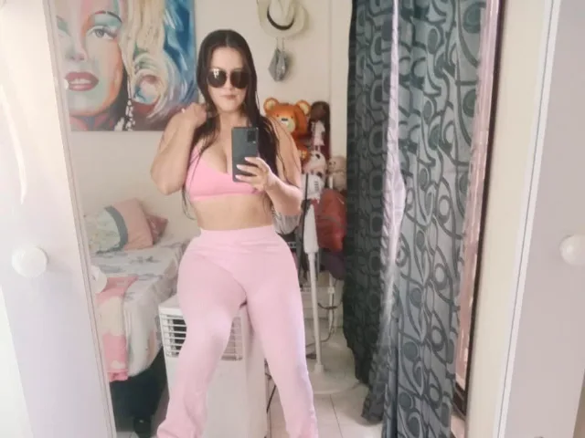 Camgirl LoveThickMonyque en live webcam amateur