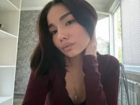 Camgirl LaurineNghiem en live webcam amateur