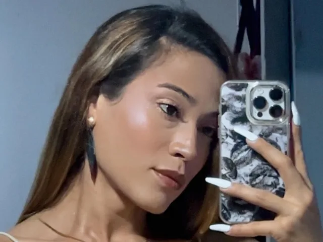 Camgirl EmmaLym en live webcam amateur