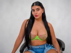 Camgirl AlaraKey en ligne - chat webcam en direct