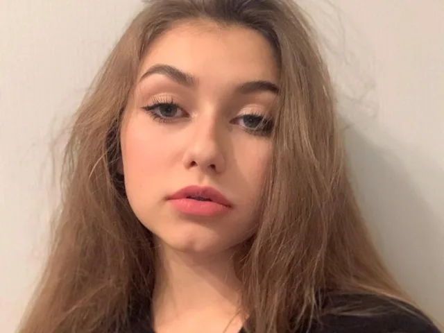 Camgirl SalinaLabauve en live webcam amateur
