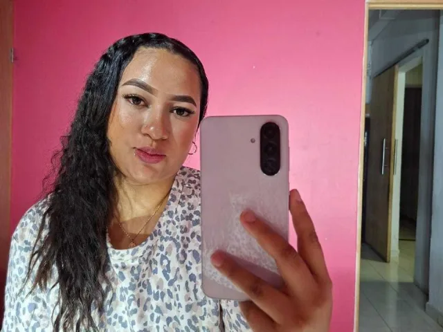 Camgirl SoftLatina en live webcam amateur