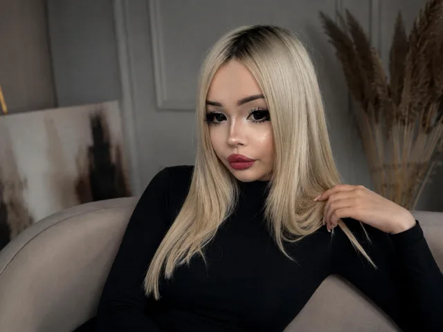 Camgirl SerinaSindlinger en live webcam amateur