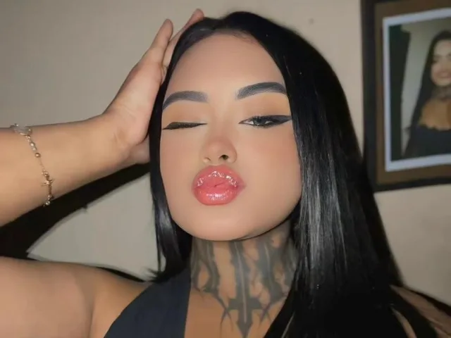 Camgirl LairaHearvy en live webcam amateur