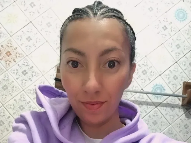 Camgirl KayMilfOne en live webcam amateur