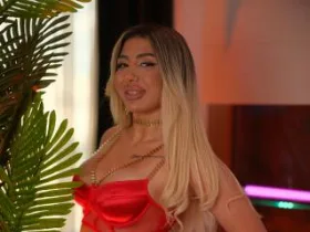 Camgirl LucyRosseX en live webcam amateur