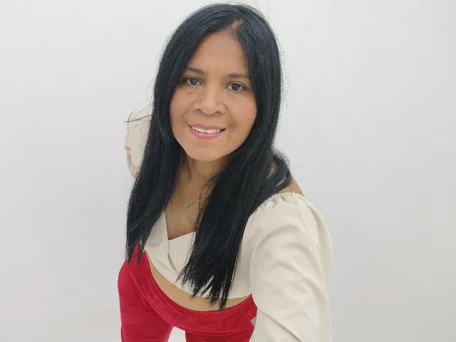 Camgirl Rhouss en live webcam amateur