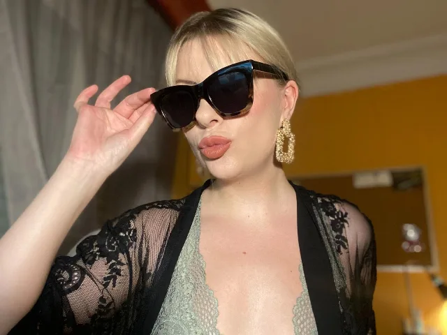 Camgirl StudentinHot-hot en live webcam amateur