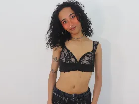 Camgirl Agnis en ligne - chat webcam en direct