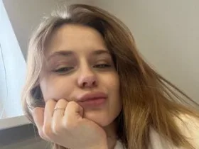 Camgirl LeraKreiger en live webcam amateur