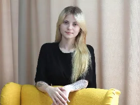 Camgirl LisaOmas en live webcam amateur