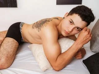Camgirl AronWolff en live webcam amateur