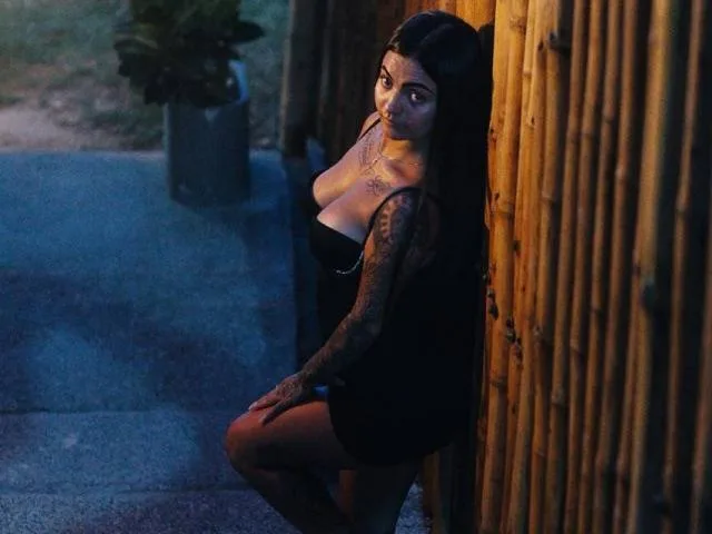 Camgirl EmiliAdams en live webcam amateur
