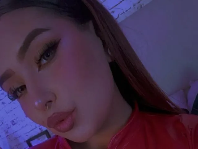 Camgirl AriiStonee en live webcam amateur