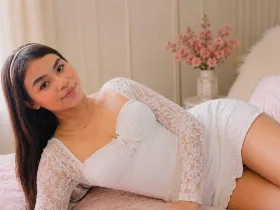 Camgirl RoxxaneDolly en live webcam amateur