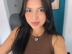 Camgirl SaraOffice en live webcam amateur