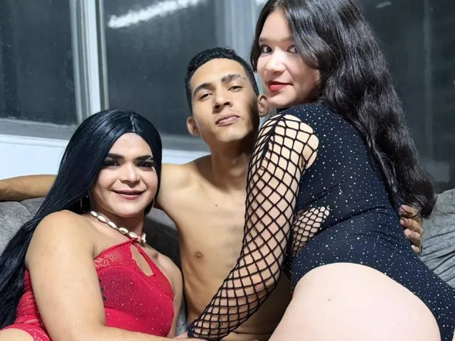Camgirl ThreeDesires69 en live webcam amateur