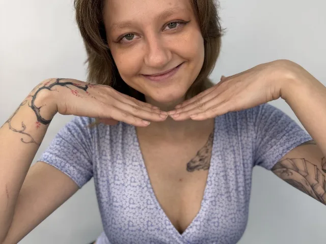 Camgirl KarenaDenjen en live webcam amateur