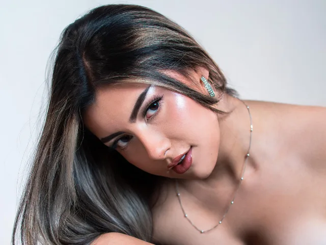 Camgirl GabrielaMonique en live webcam amateur