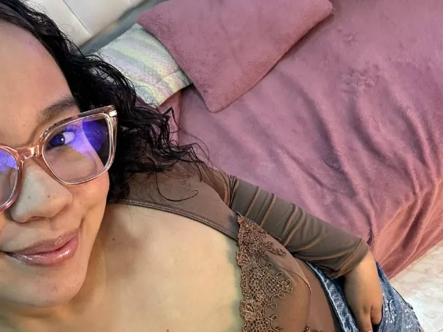 Camgirl NicolleAry en live webcam amateur
