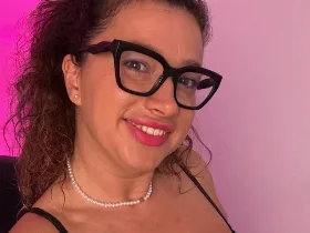 Camgirl BustyMira en ligne - chat webcam en direct