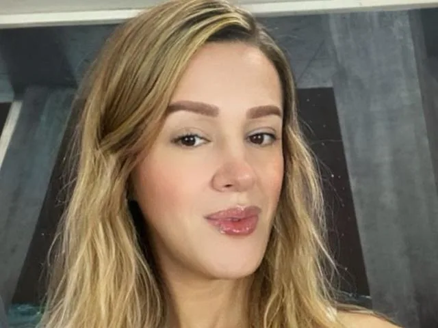 Camgirl AllysonStonne en live webcam amateur
