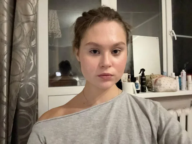 Camgirl YungQuiller en live webcam amateur