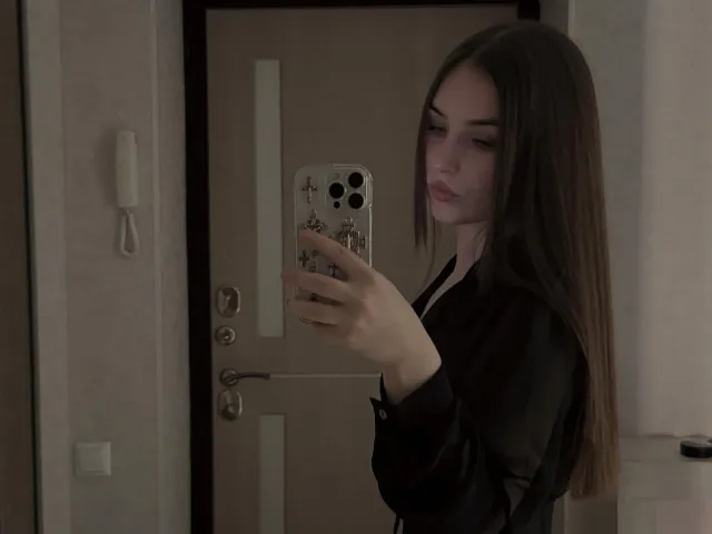 Camgirl KaronLafollette en live webcam amateur