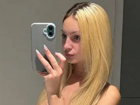 Camgirl AddaLuv en live webcam amateur